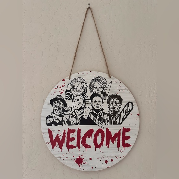 *NEW* Halloween Horror Classics Wooden Hanging Welcome Sign - Picture 1 of 7